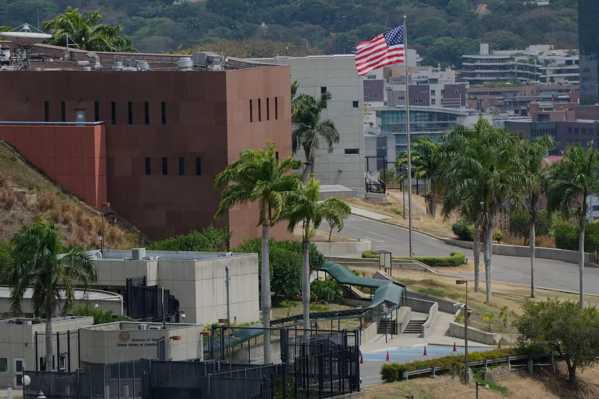 US Flag Returns to Caracas Embassy After Seven Years