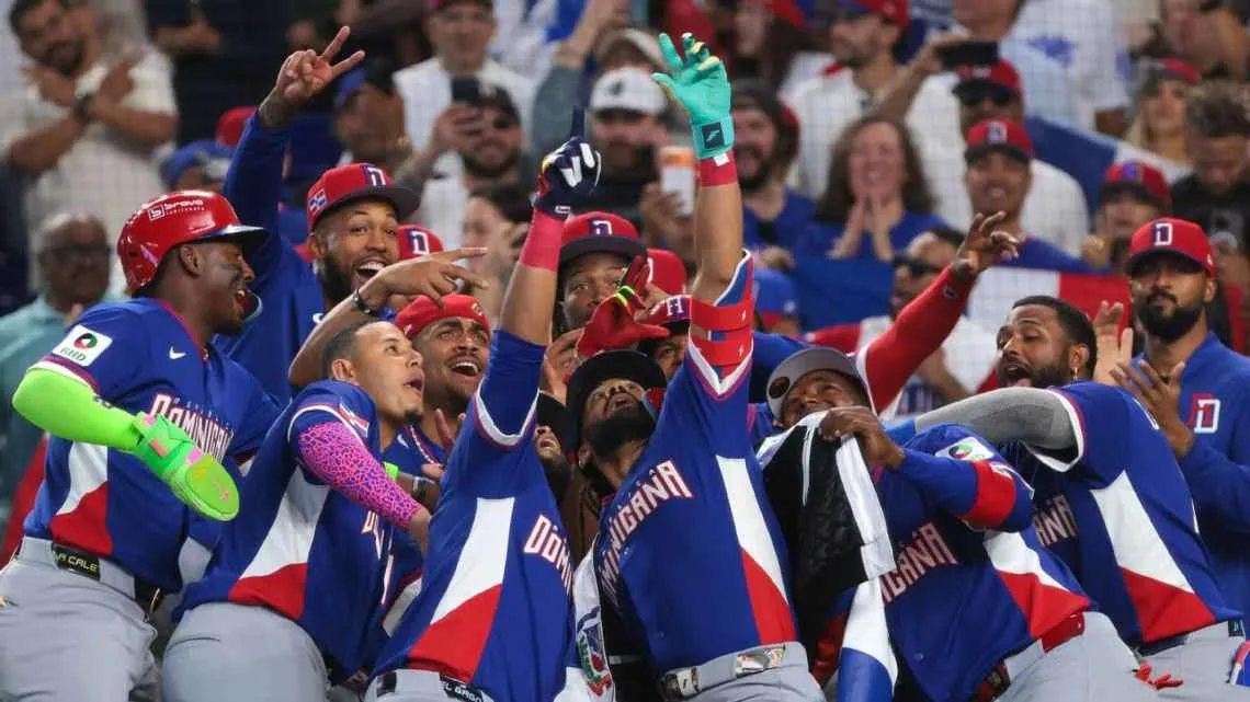 Dominican, Venezuela, PR Reach WBC Quarters